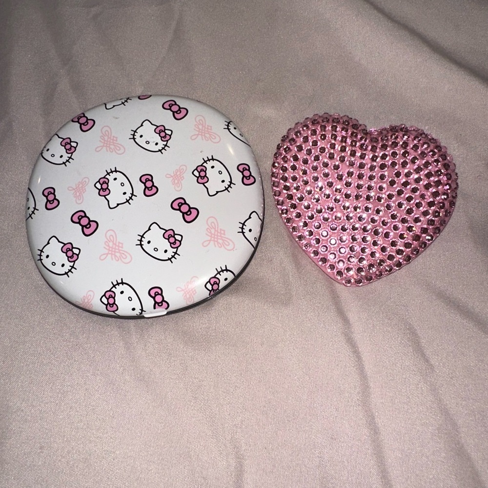 Hello Kitty White and Pink Mirror Set